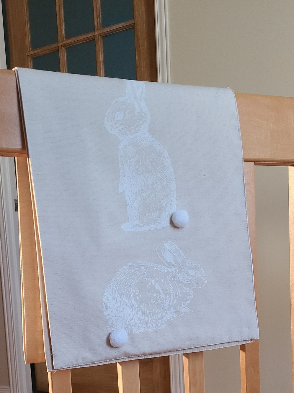 Table Runner / Soft Neutral Design - Picture 3 of 5